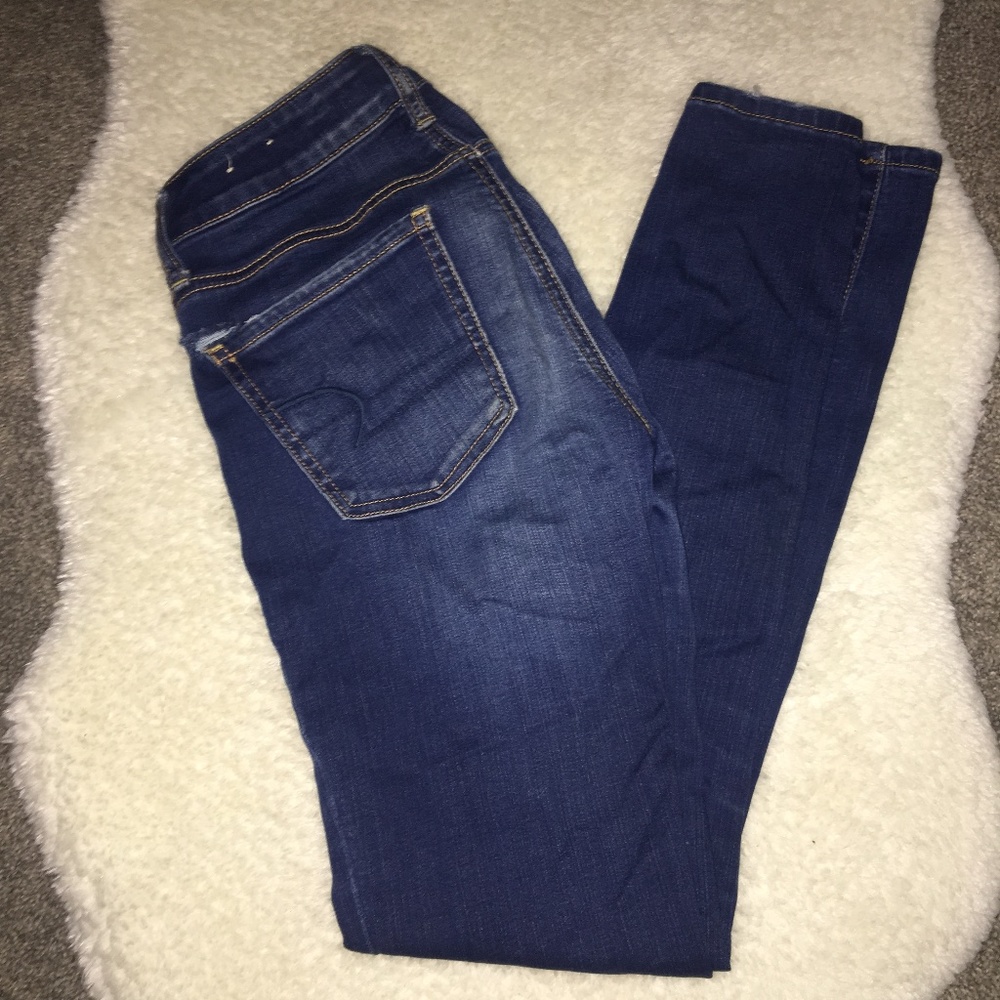 🍂American Eagle Indigo Distressed Skinny Jeggings
